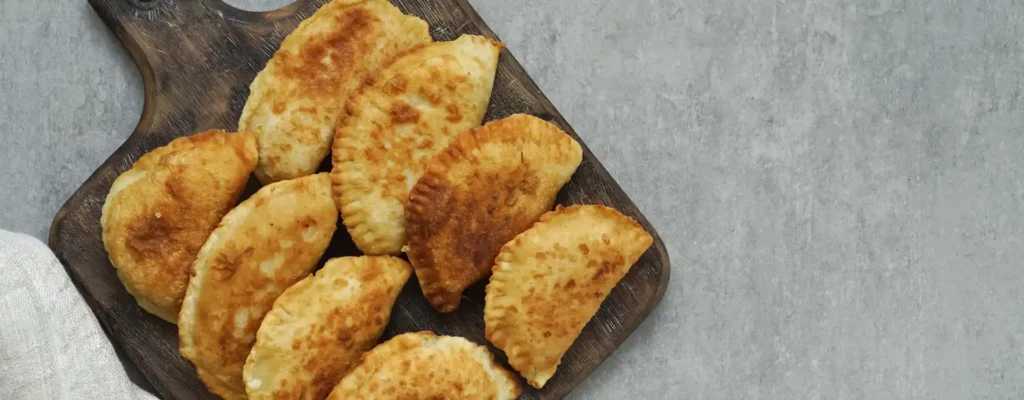 empanada de platano macho con queso
